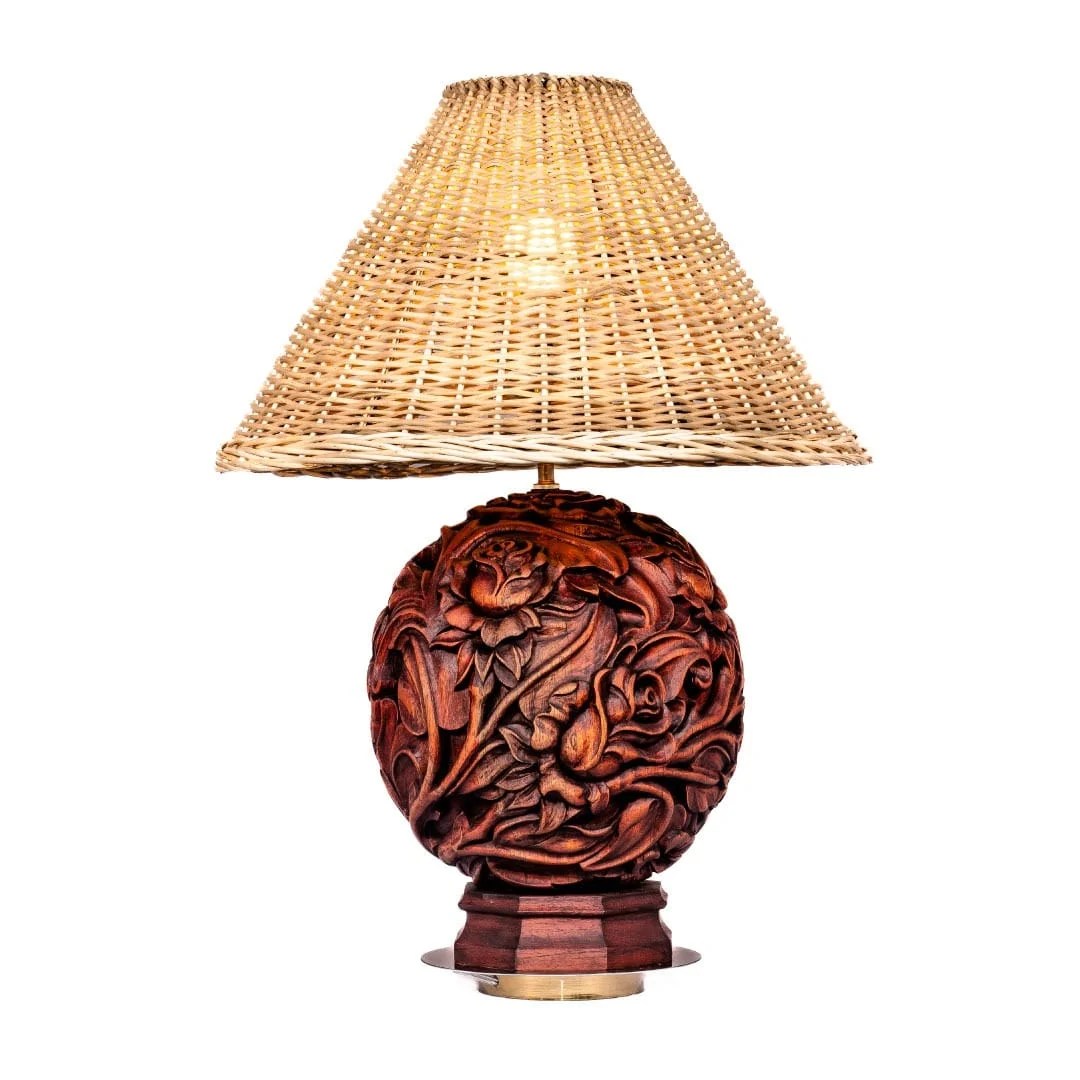 Lámpara Redonda Tallada con Pantalla Tejida ( Altura: 55 cm Diam Pantalla 45 cm )