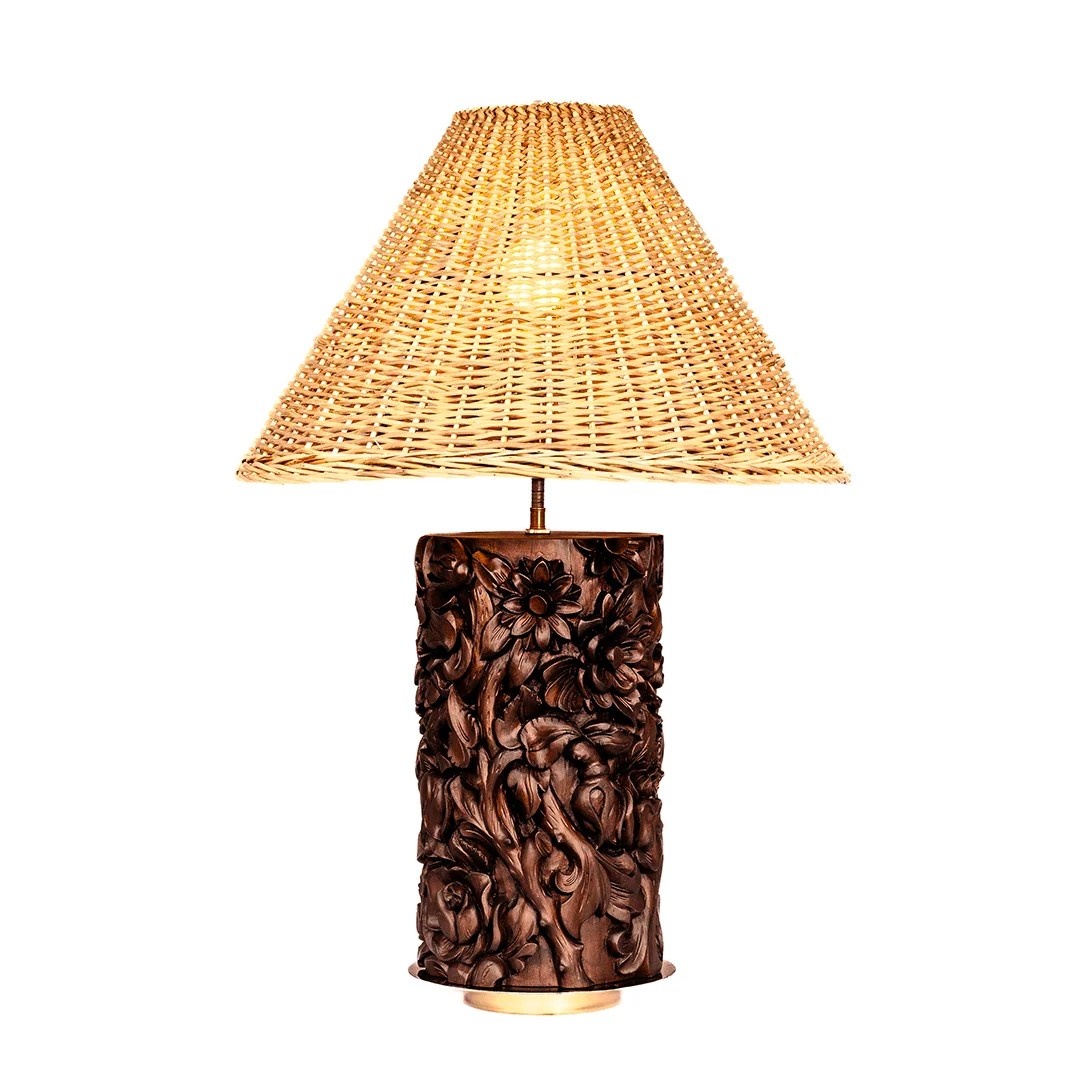 Lámpara Tallada con Pantalla Tejida ( Altura: 55 cm Diam Pantalla 45 cm )