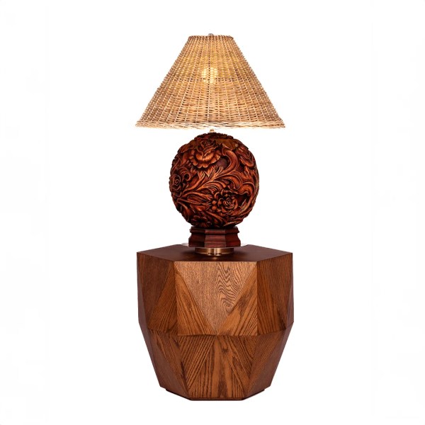 Lámpara Redonda Tallada con Pantalla Tejida ( Altura: 55 cm Diam Pantalla 45 cm )