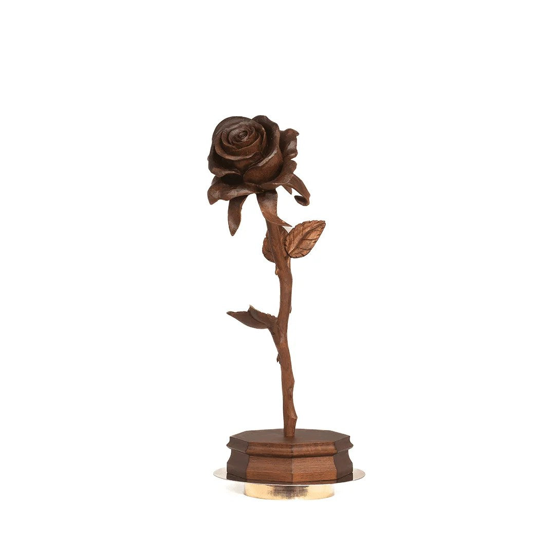 Rosa Tallada a Mano en Cedro Rosado (Altura 35 cm Ancho 8 cm )